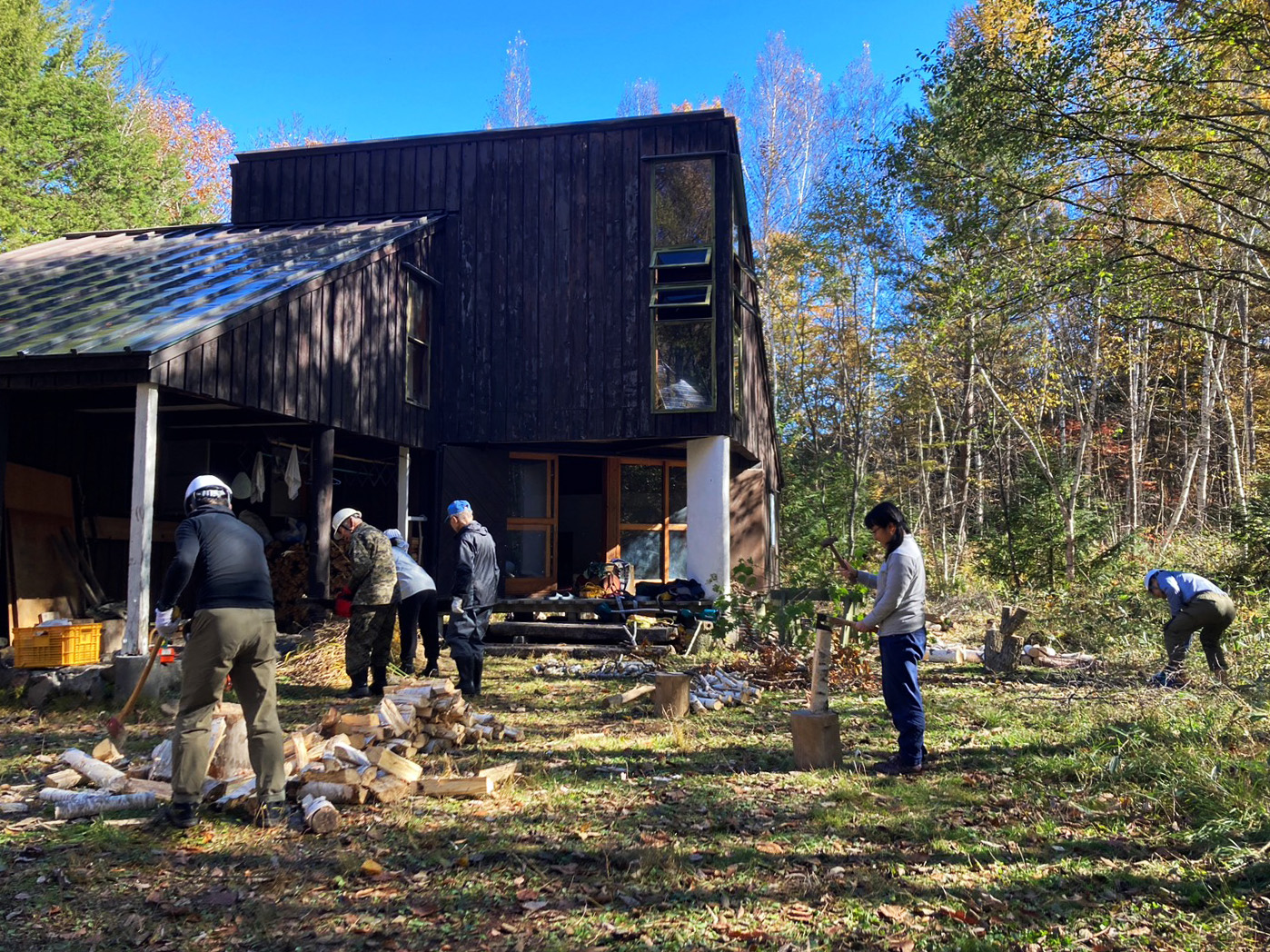 ムササビ小屋メンテナンスの様子